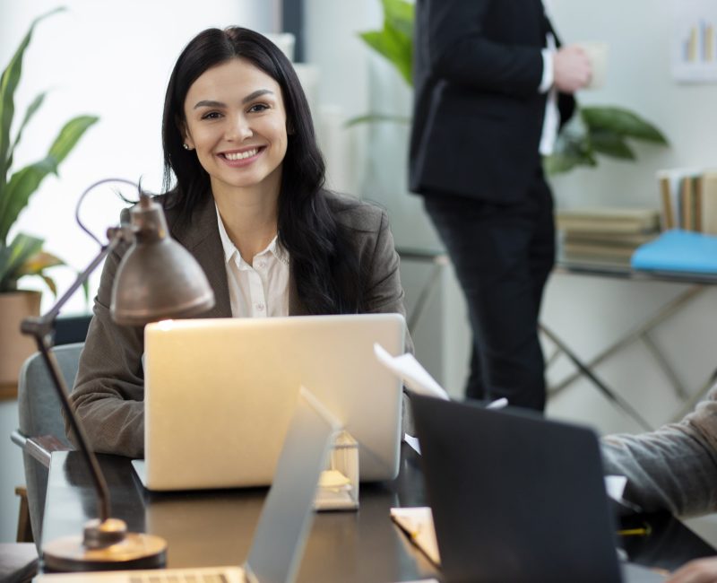 close-up-smiley-woman-with-laptop